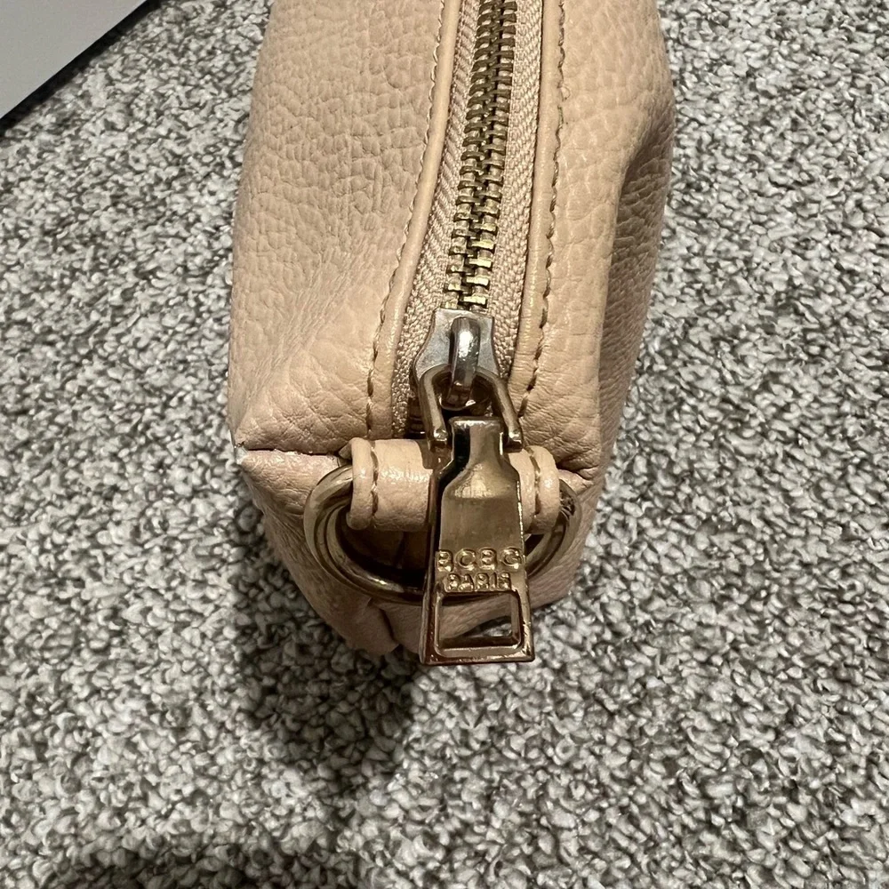 BCBG Paris Beige Bag Insert Organizer Zip Pouch Inner Tote Cosmetic Case